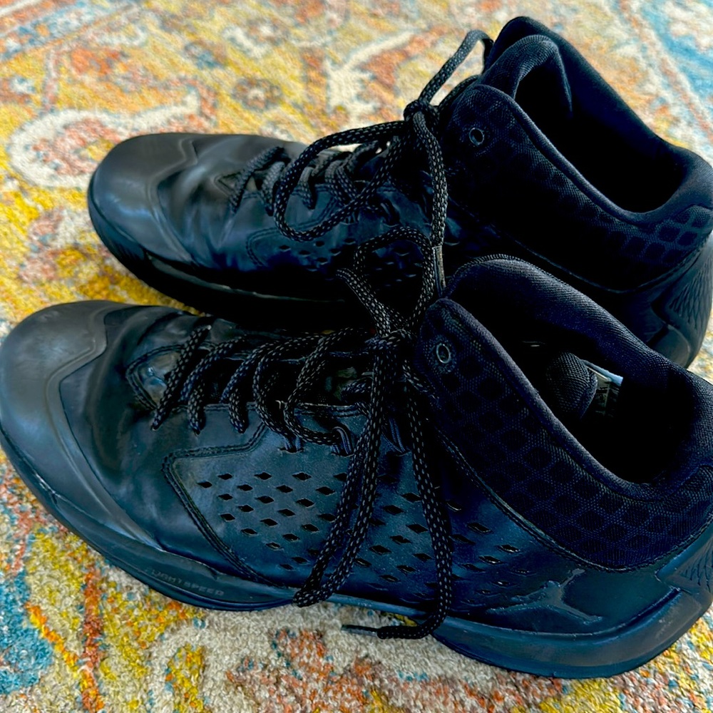 Nike Jordan men’s size 9.5 fly wear flight speed. Min wear. Worn on court only